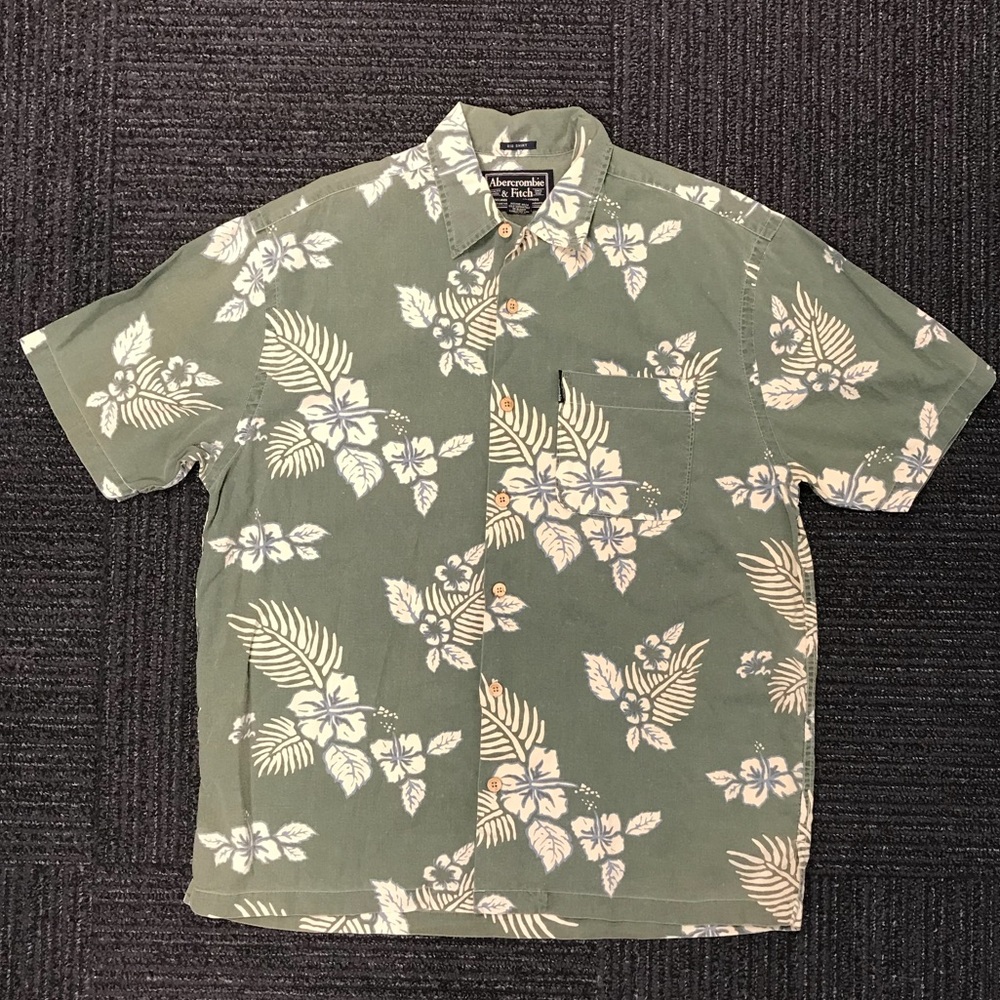 Men’s Abercrombie and Fitch Hawaiian print shirt